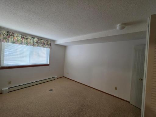 4.jpg 10' X 13' 2nd bedroom