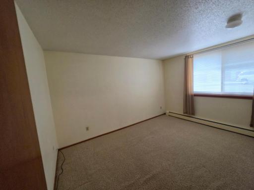 3.jpg 10' x 13' bedroom
