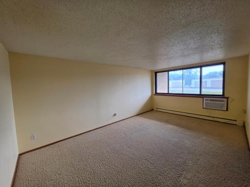 2.jpg 12' x 18' Living room