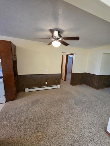 9873.jpg 8' x 8' dining area with built-ins