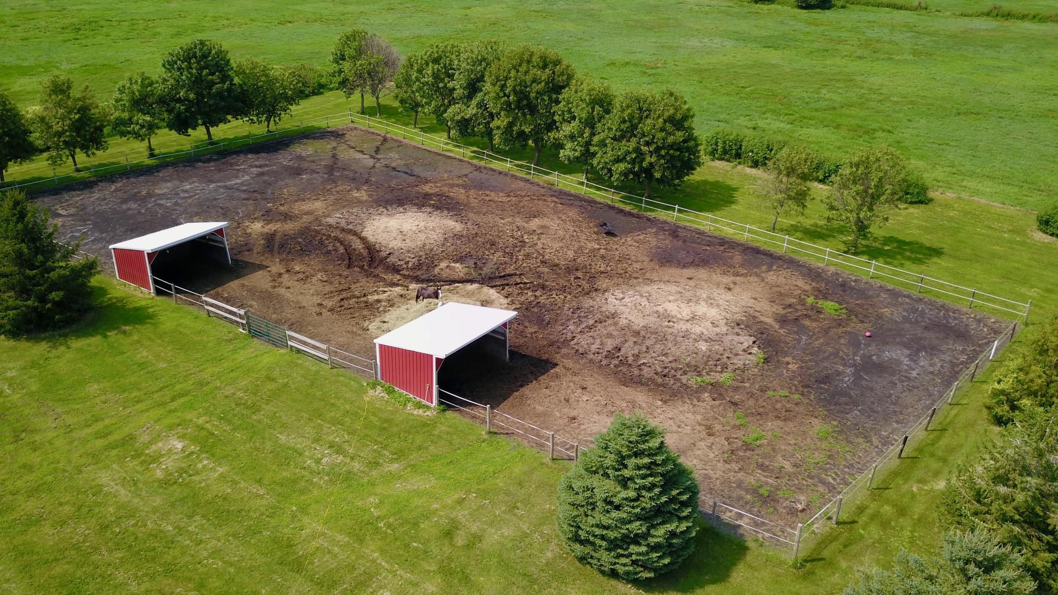 Current owners have part of the property set up for horses, complete with 2 lean-tos.