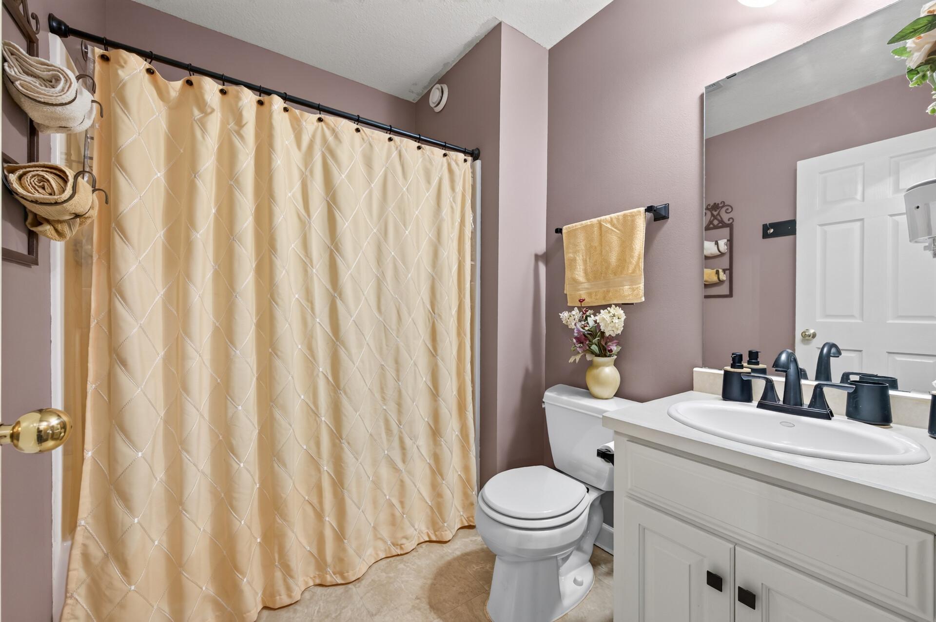 Upper Level Full Bath