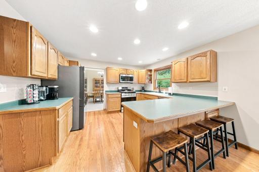 Kitchen with breakfast bar