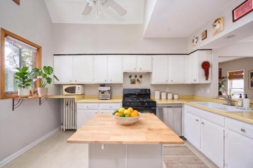 Kitchen_2.jpg