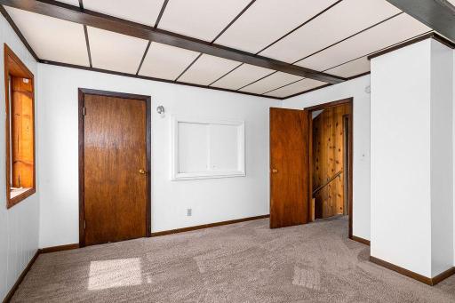 1027 E 9th Street, Duluth, MN 55805