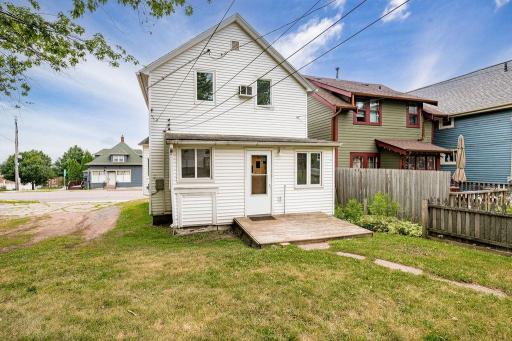 1027 E 9th Street, Duluth, MN 55805