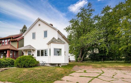 1027 E 9th Street, Duluth, MN 55805