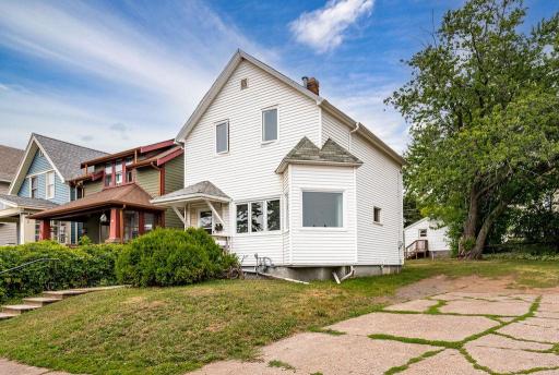1027 E 9th Street, Duluth, MN 55805