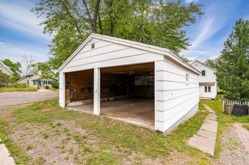 1027 E 9th Street, Duluth, MN 55805