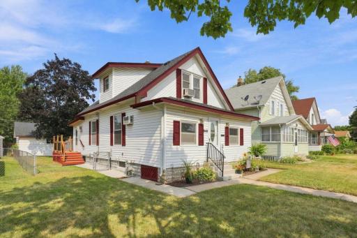 Vinyl Siding, Roof *8 Years New!