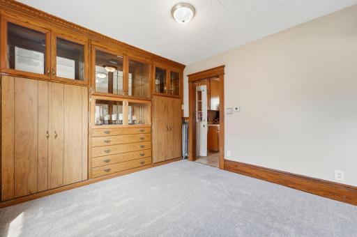 Neutral "New" Paint & Carpet!