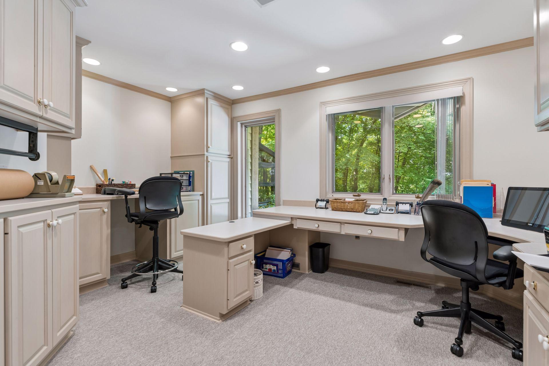 Main floor office/ craft room