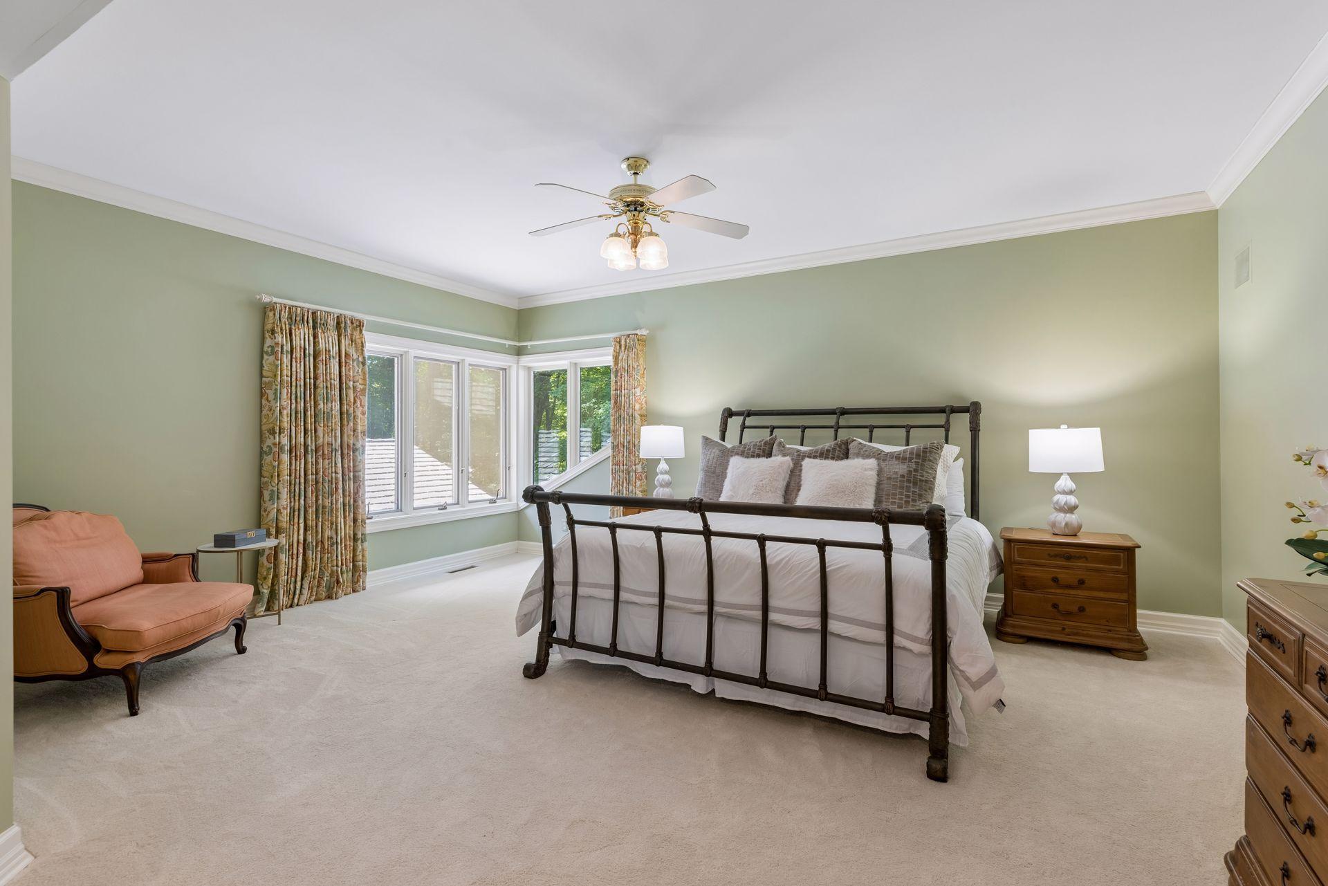 Large upstairs bedroom