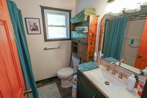 Main floor full bath.jpg