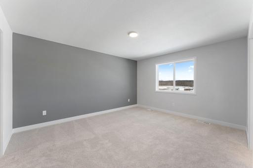 1551 Creekwood Dr, New Richmond, WI 54017