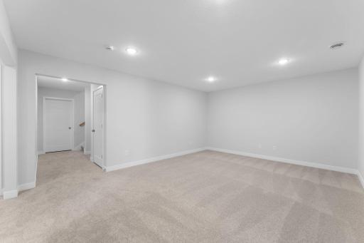 1551 Creekwood Dr, New Richmond, WI 54017