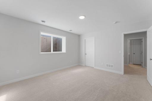 1551 Creekwood Dr, New Richmond, WI 54017