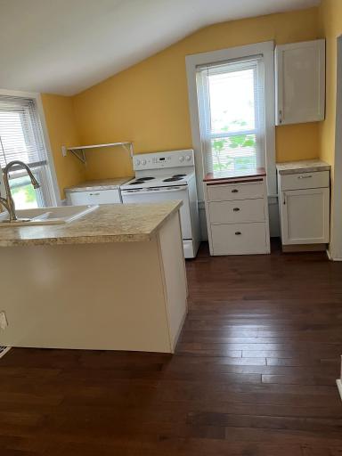 755kitchen1.jpg