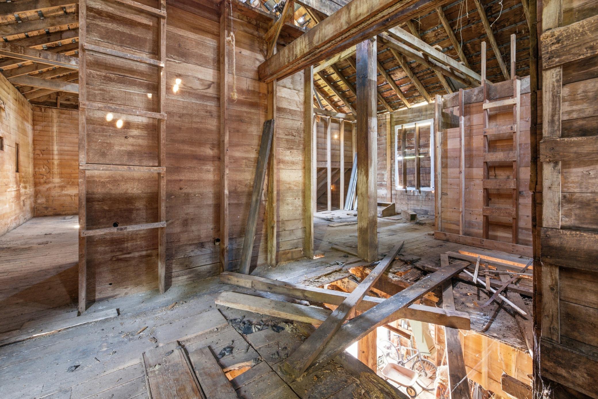 w25818 Mill Rd (9).jpg