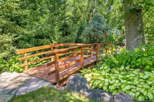 Named "Cora's Crossing" for the daughter of the owners, this steel striation is covered in cedar.
