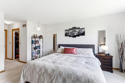 Enough space in this room for extra little tchotchkes and bookshelves, record shelf or make-up prep and vanities!