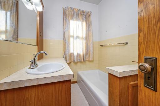 312 W 2nd Street, Blue Earth, MN 56013