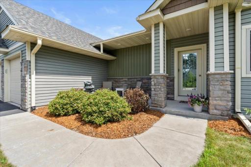 Covered Front Porch / 18x6