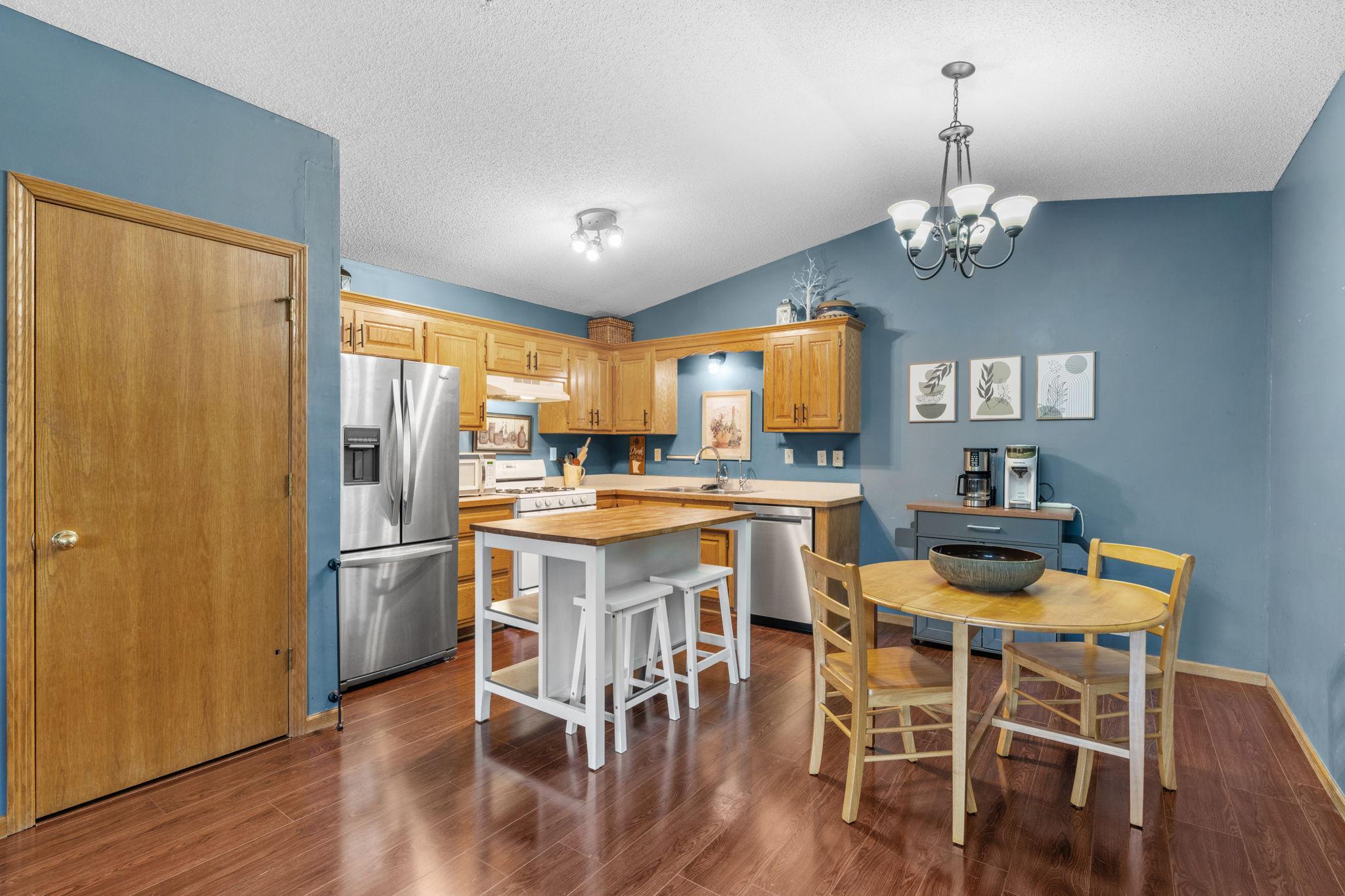12-web-or-mls-6 Nina Court SW-12.jpg