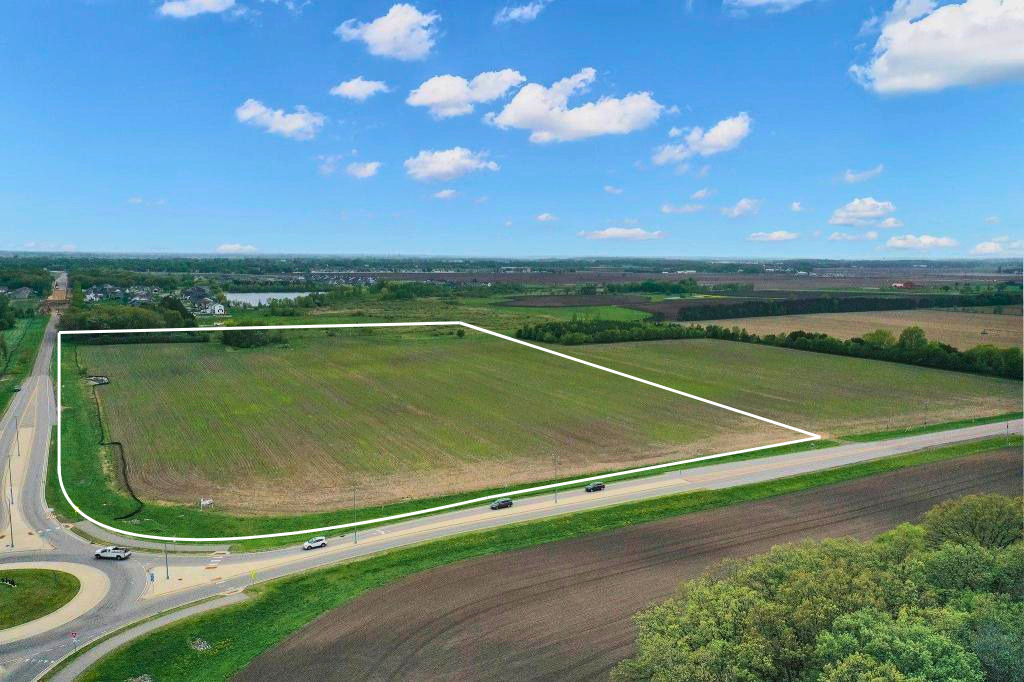 Lot lines are approximate.