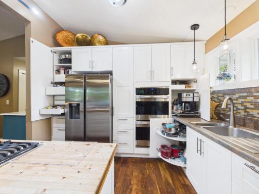 Tons of convenient kitchen storage!