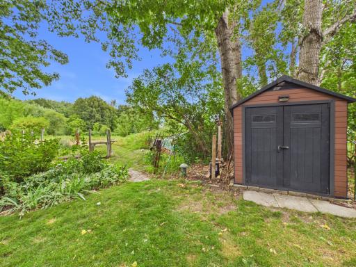 Storage shed and no backyard neighbors