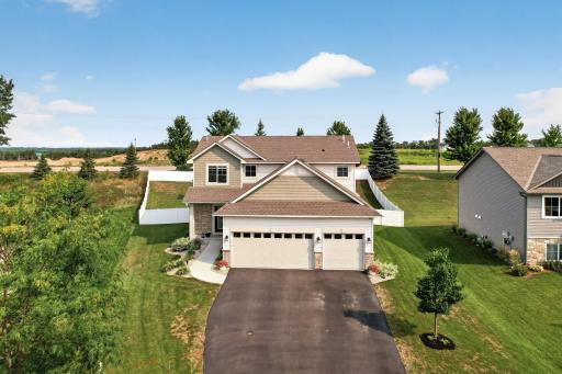 972 Forest Edge Circle, Jordan, MN 55352