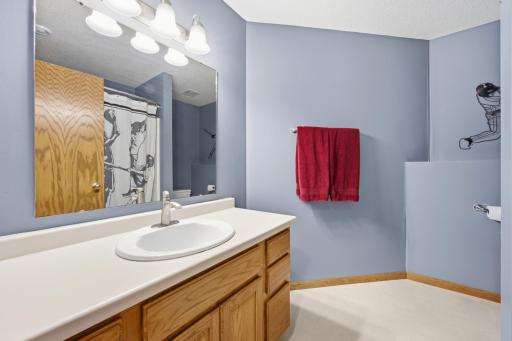1206 18th Street N, Moorhead, MN 56560