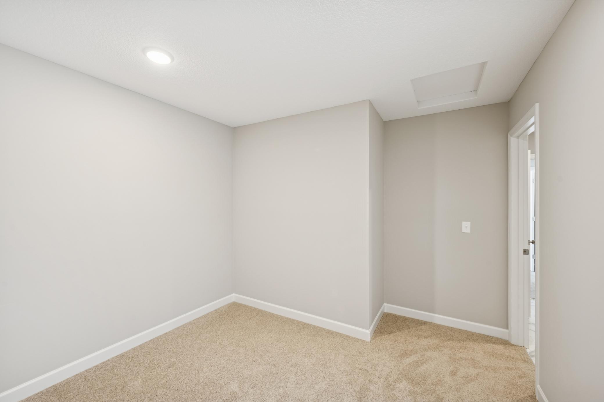 26 Primary Suite Closet