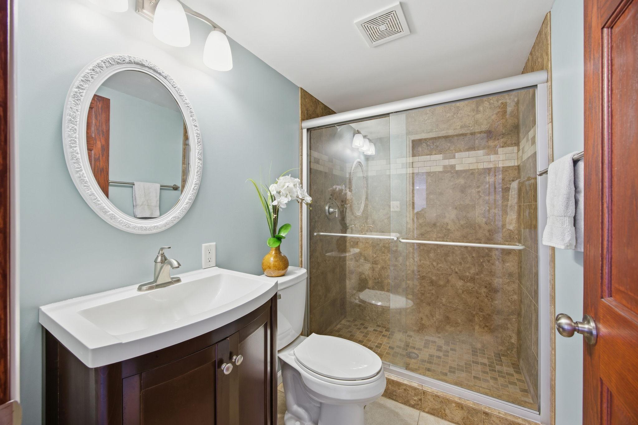 Lower level 3/4 Bath