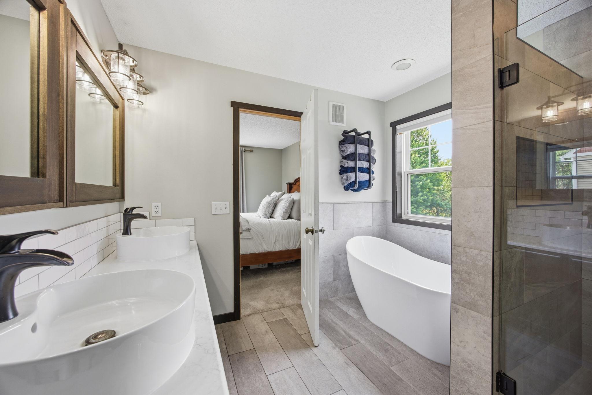 Soaking tub