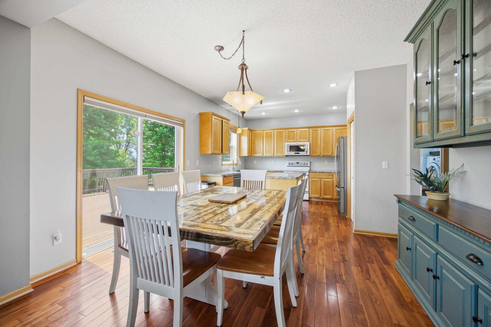Eat in kitchen