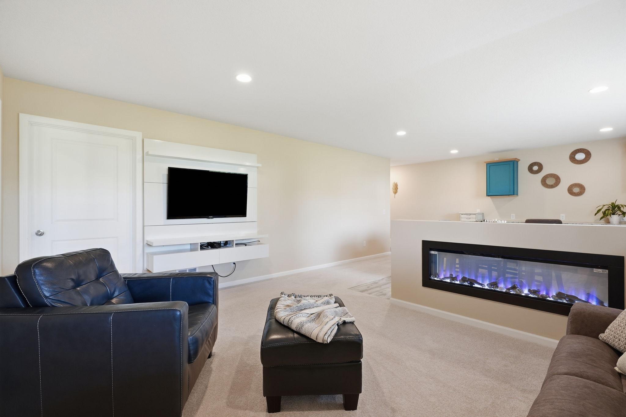 38-web-or-mls-First Person Visuals04651_with_tv.jpg