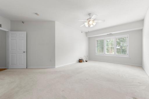 Ceiling fan and wood shutters