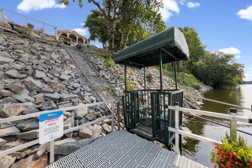 Dock elevator