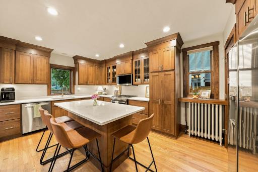 718 Manomin Avenue, Saint Paul, MN 55107