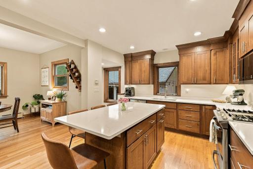 718 Manomin Avenue, Saint Paul, MN 55107