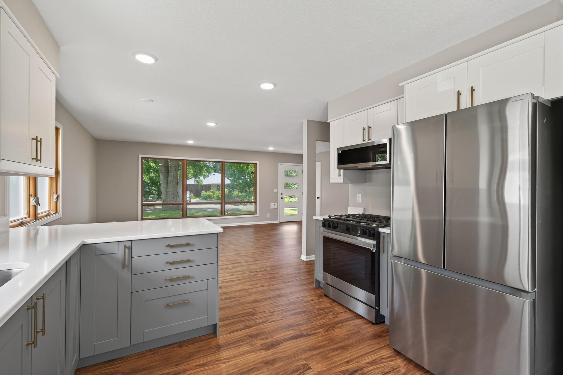 Kitchen Facing Living Room