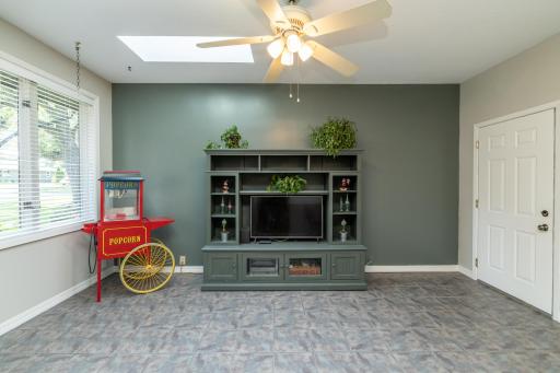 Spacious 17 x 13 Breezeway/Mud Room with Ceramic Floor