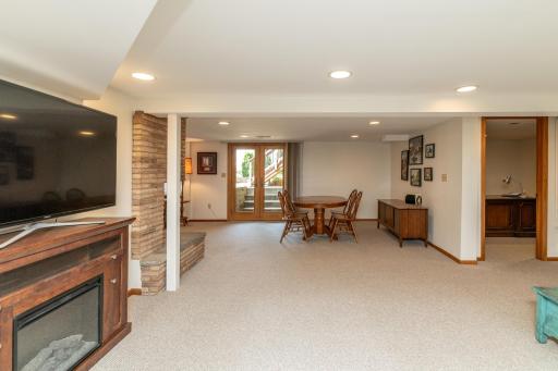 1000 Mound Spring Terrace, Bloomington, MN 55420