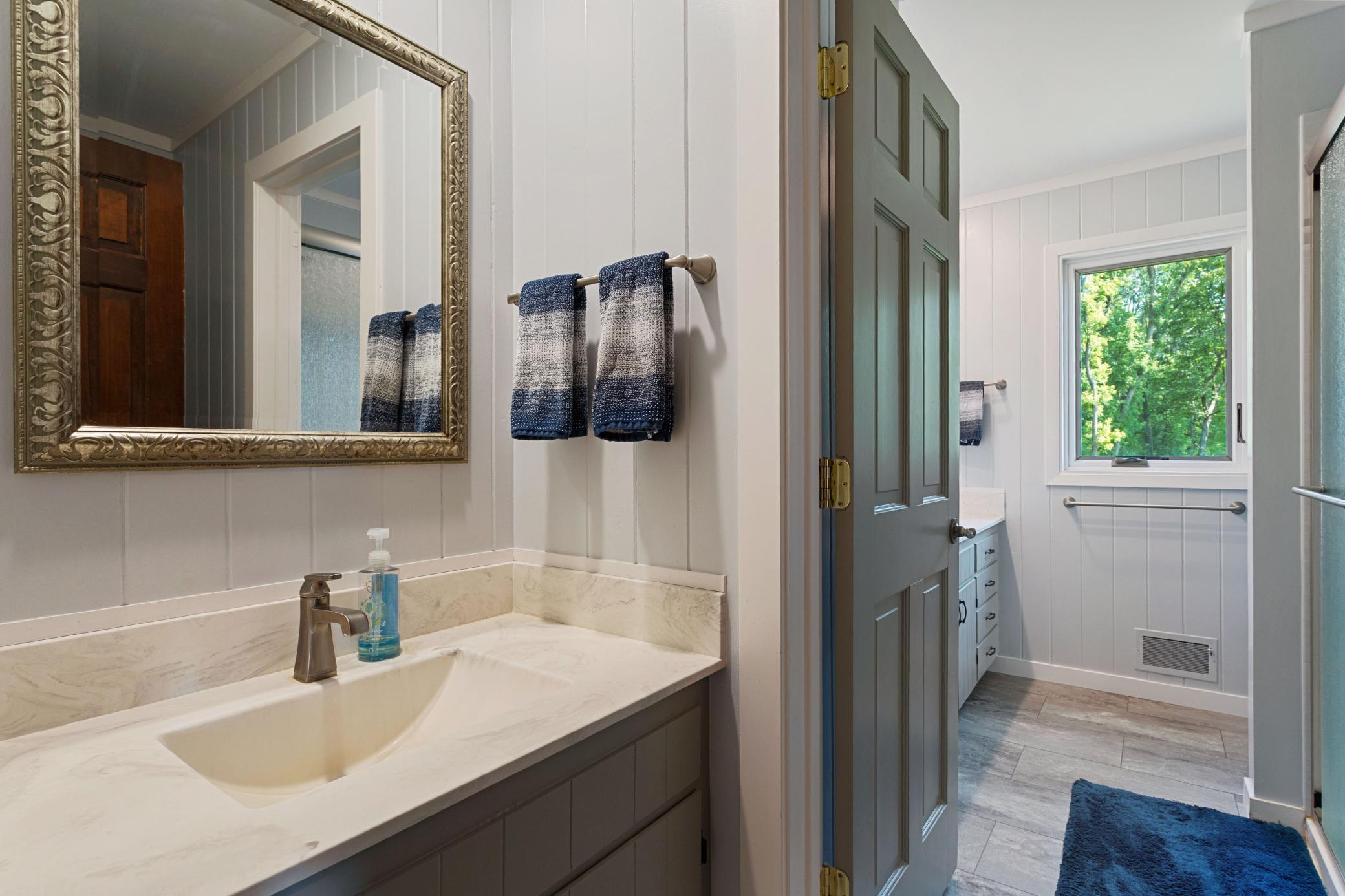 Main bathroom.jpg