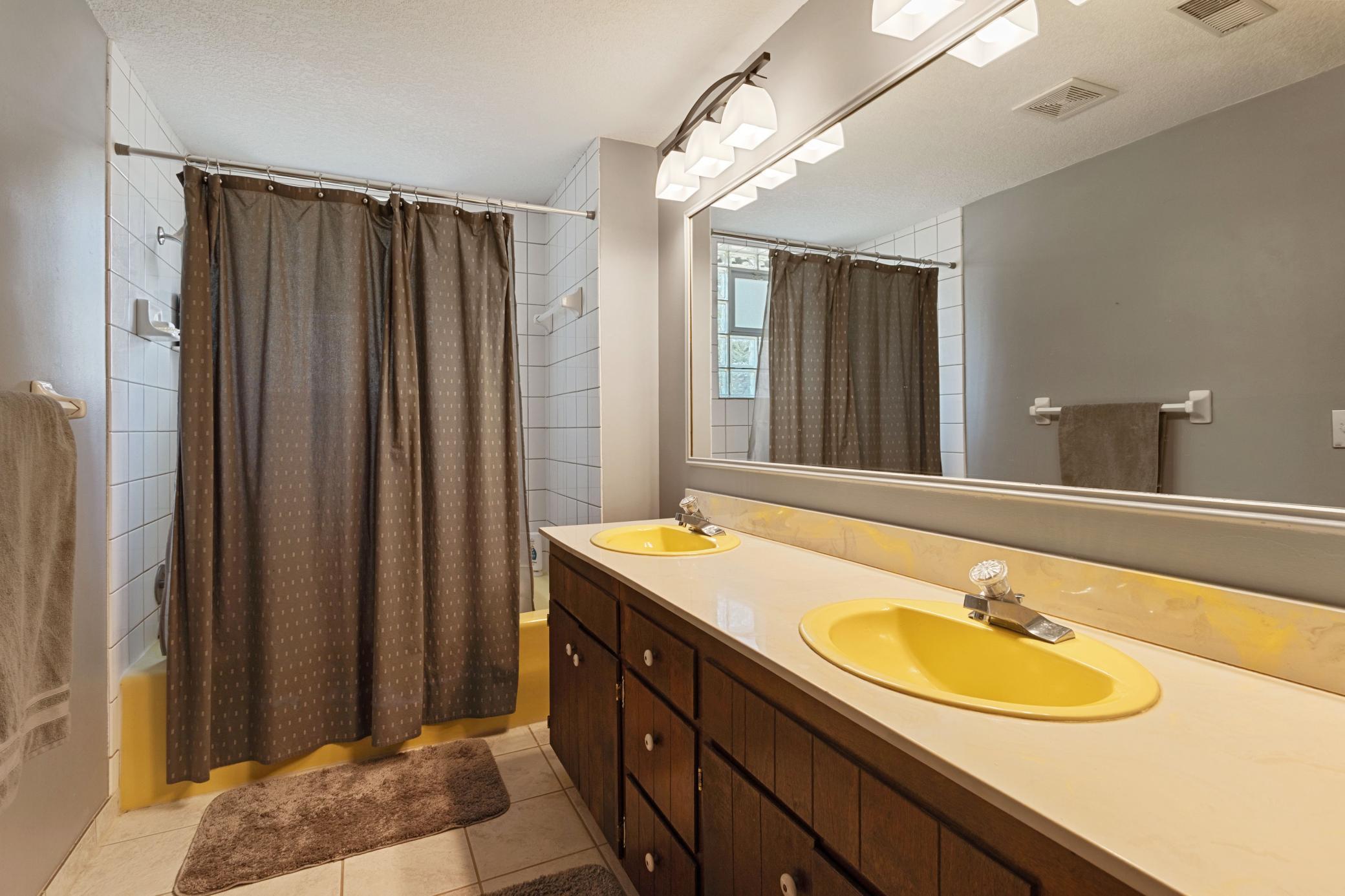 Second bathroom.jpg