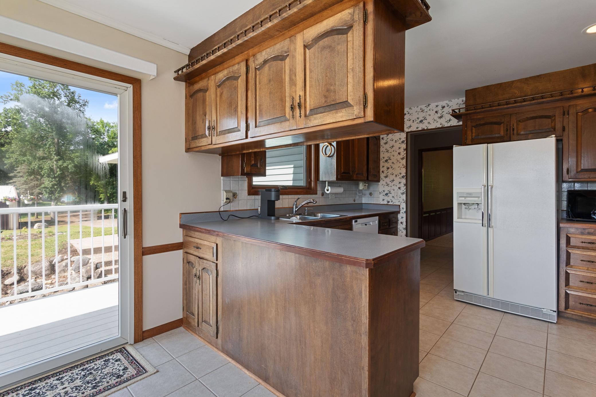 Lots of counter space in the kitchen.jpg