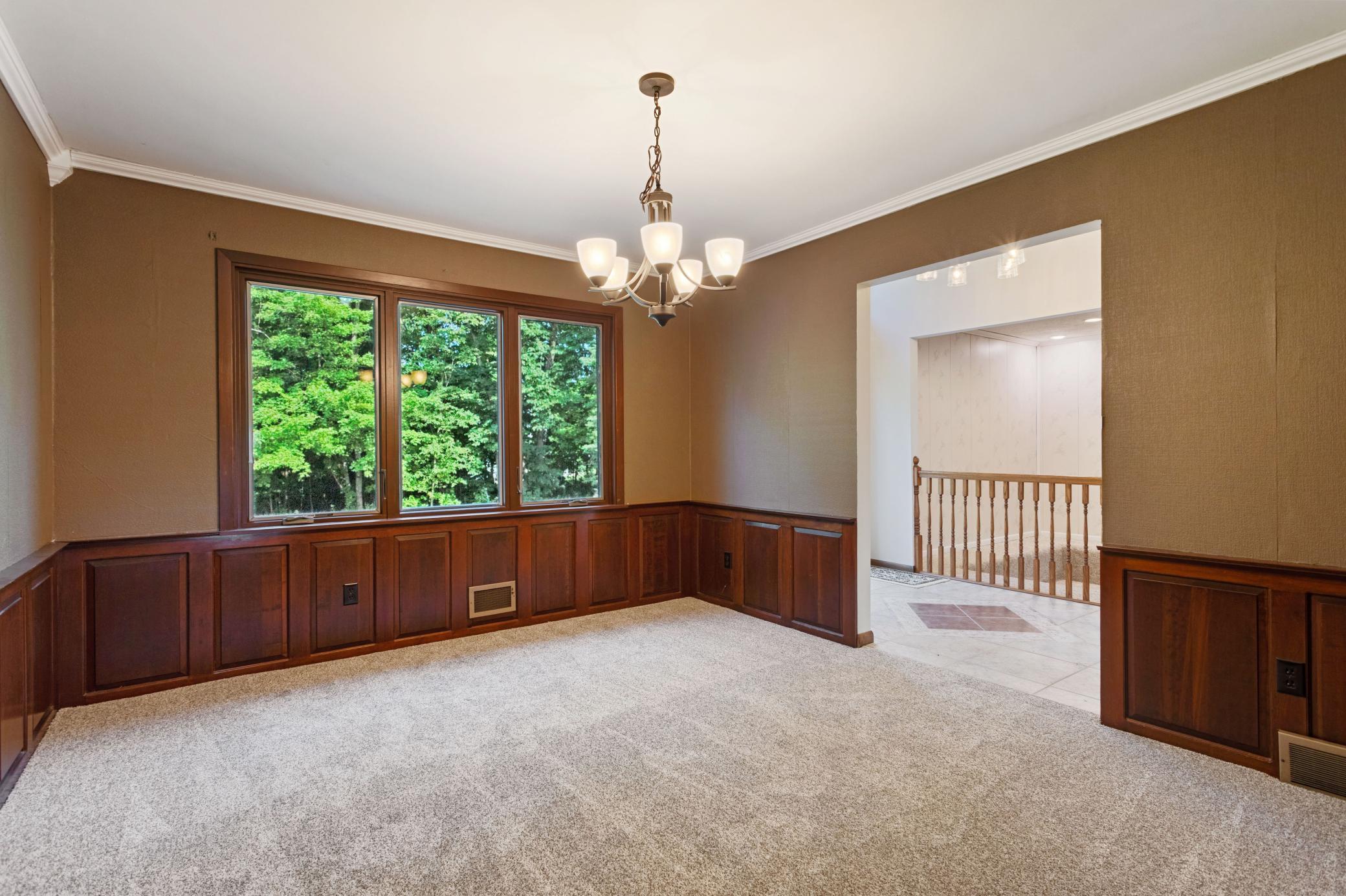 Formal diningroom.jpg