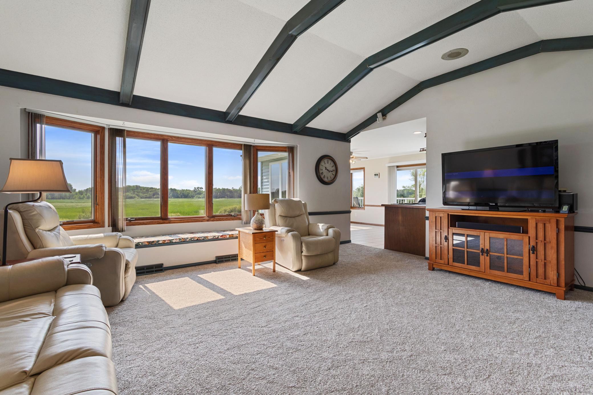 Large livingroom.jpg